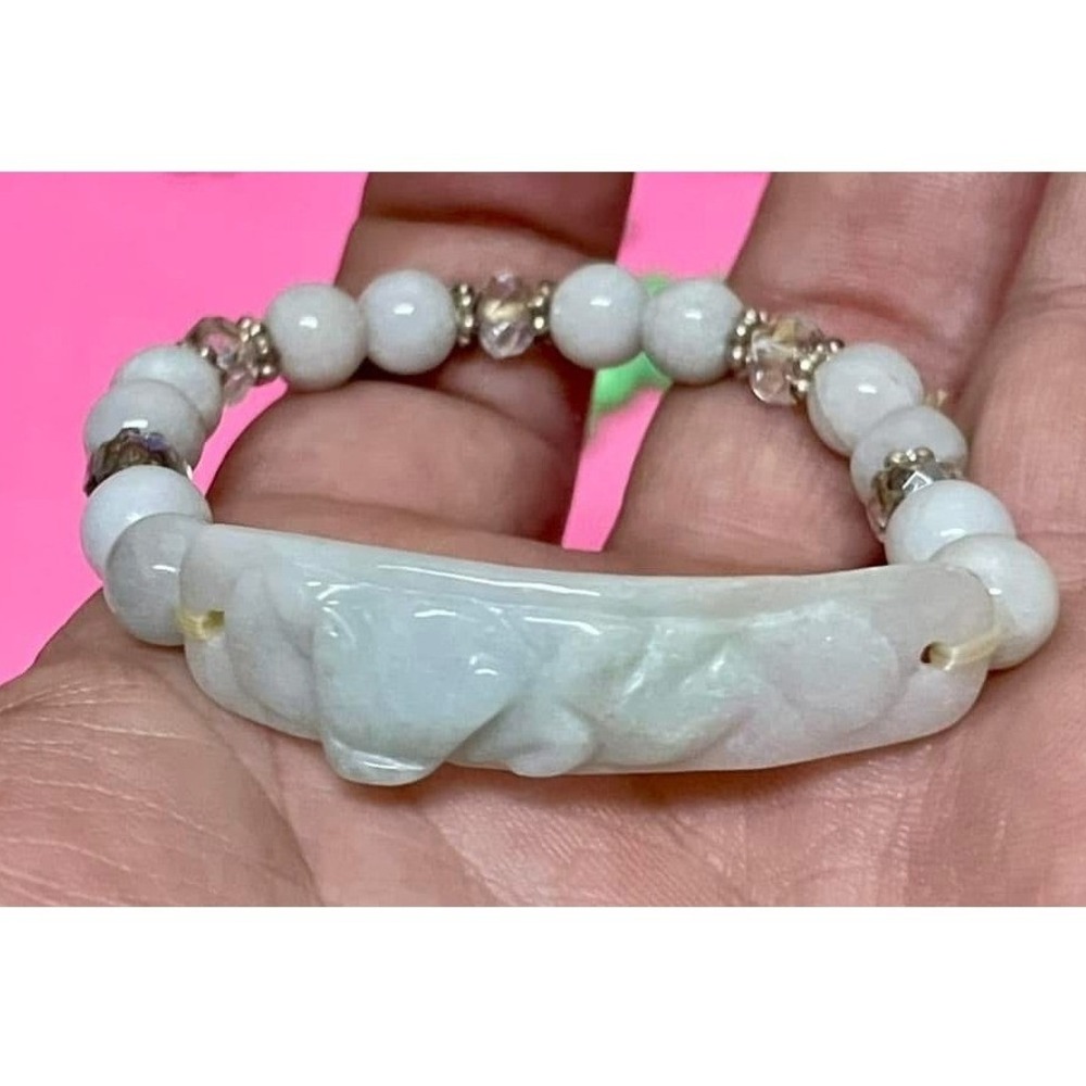Vintage Carved Jadeite Bracelet Stretch Light Green Beaded